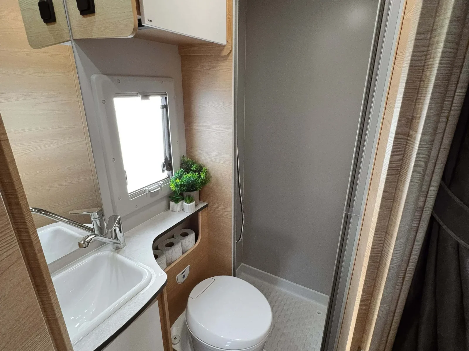 Baño Alquiler de Autocaravanas en Cantabria Siena 330