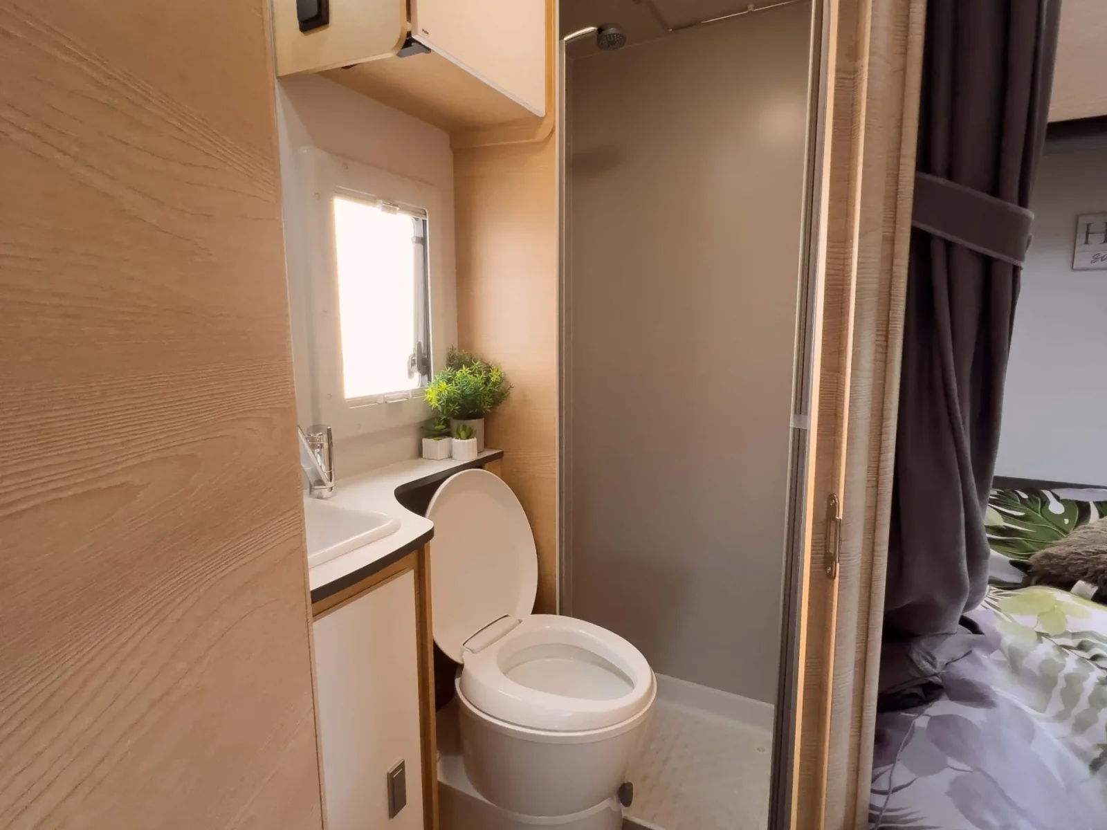 Baño 2 Alquiler de Autocaravanas en Cantabria Siena 330