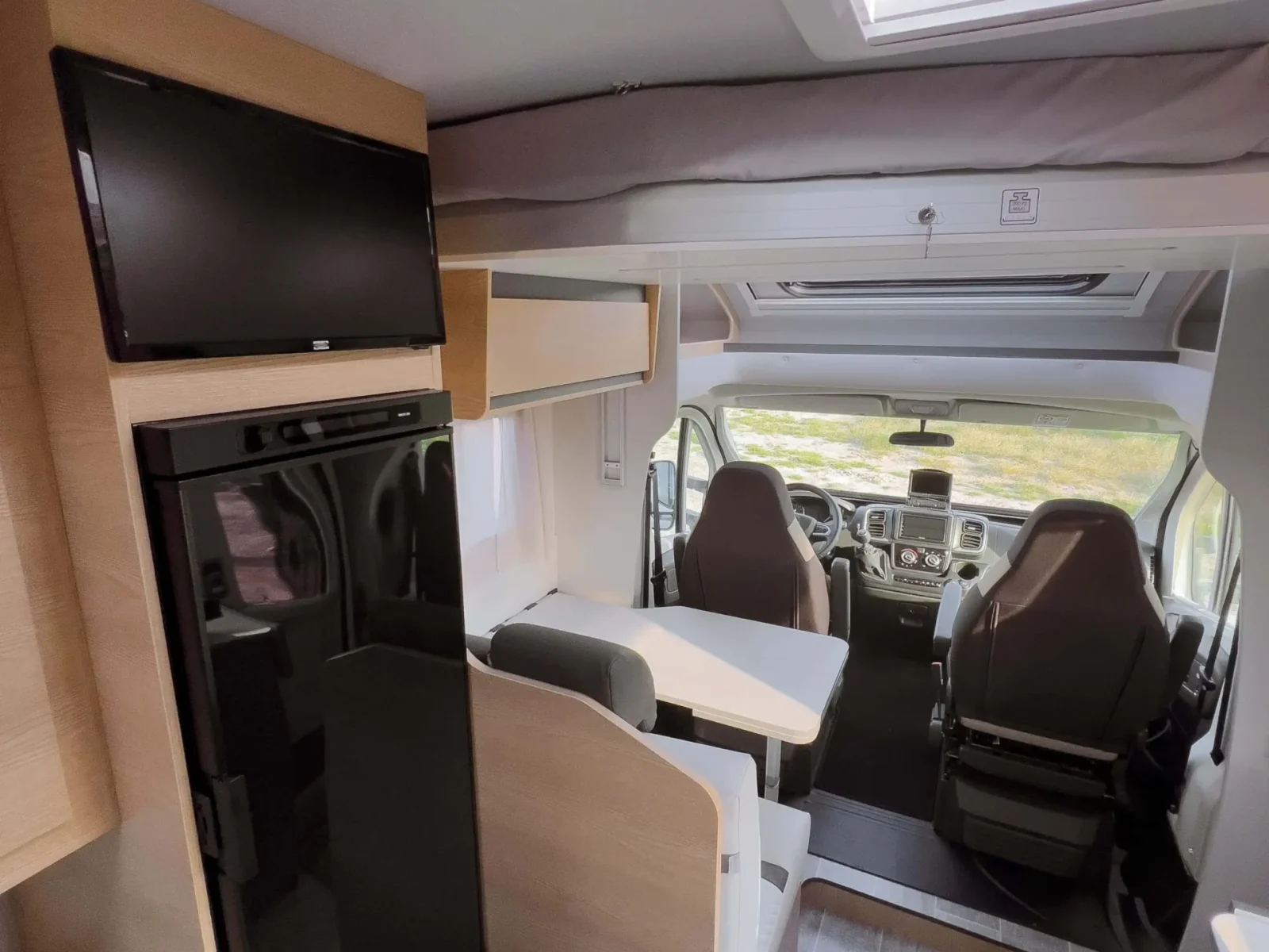 Salon Alquiler de Autocaravanas en Cantabria Siena 330
