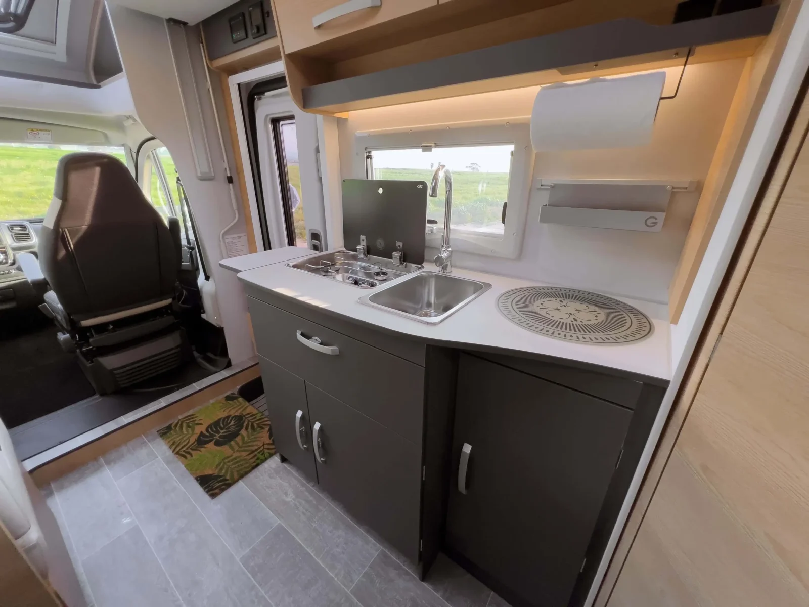 Cocina Alquiler de Autocaravanas en Cantabria Siena 330
