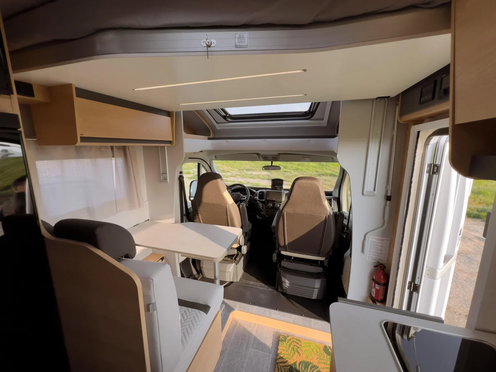 Interior Alquiler de Autocaravanas en Cantabria Siena 330