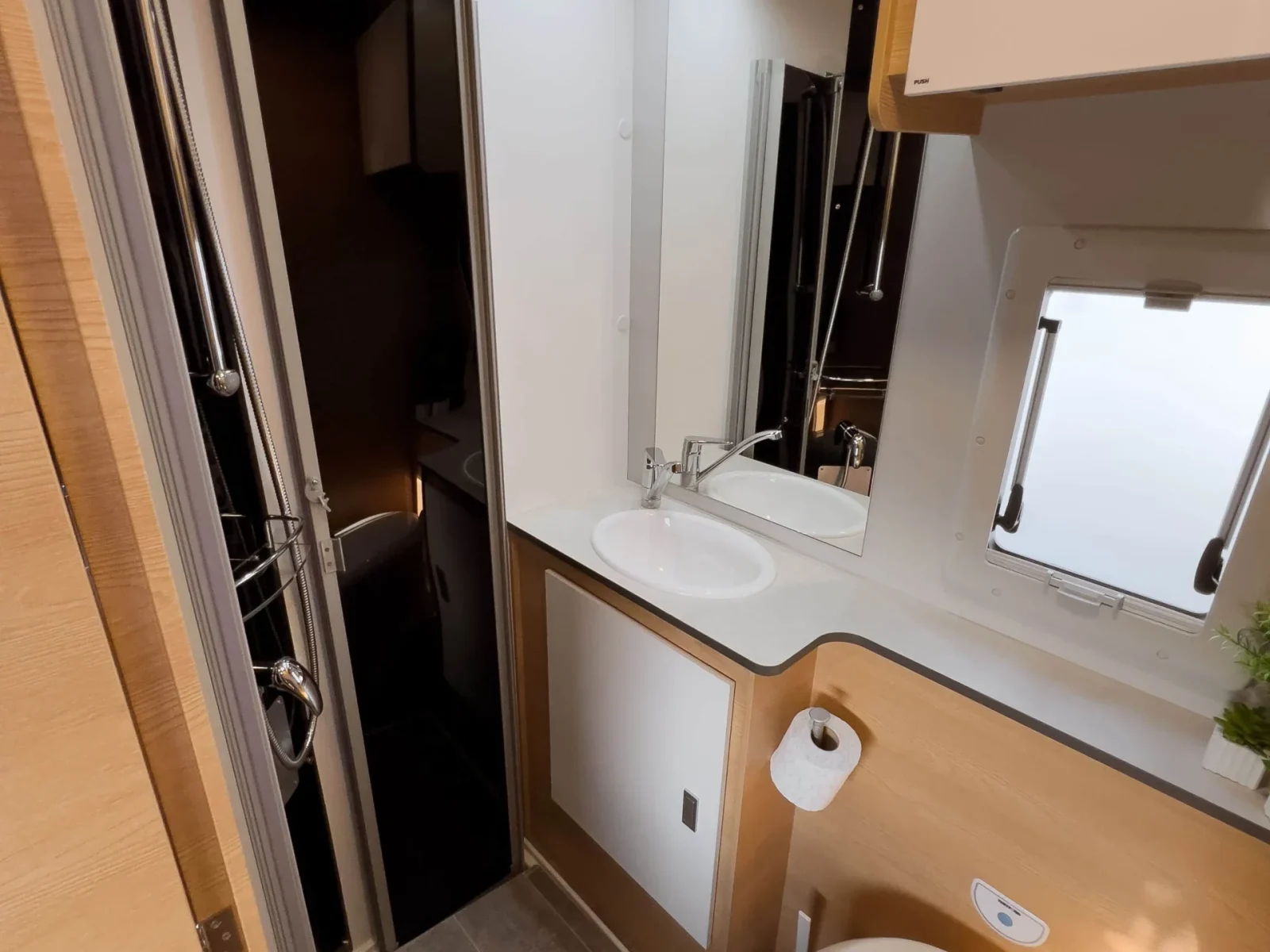 Ducha Alquiler de autocaravanas en cantabria Siena 440 (2)