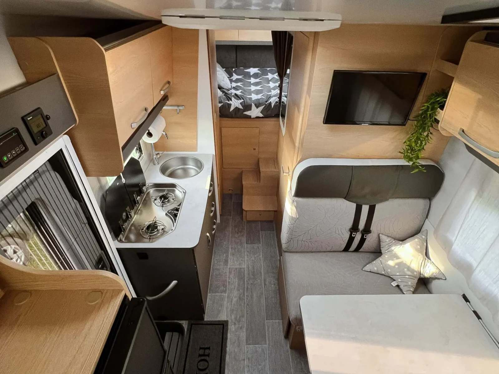Interior arriba Alquiler de autocaravanas en cantabria Siena 440
