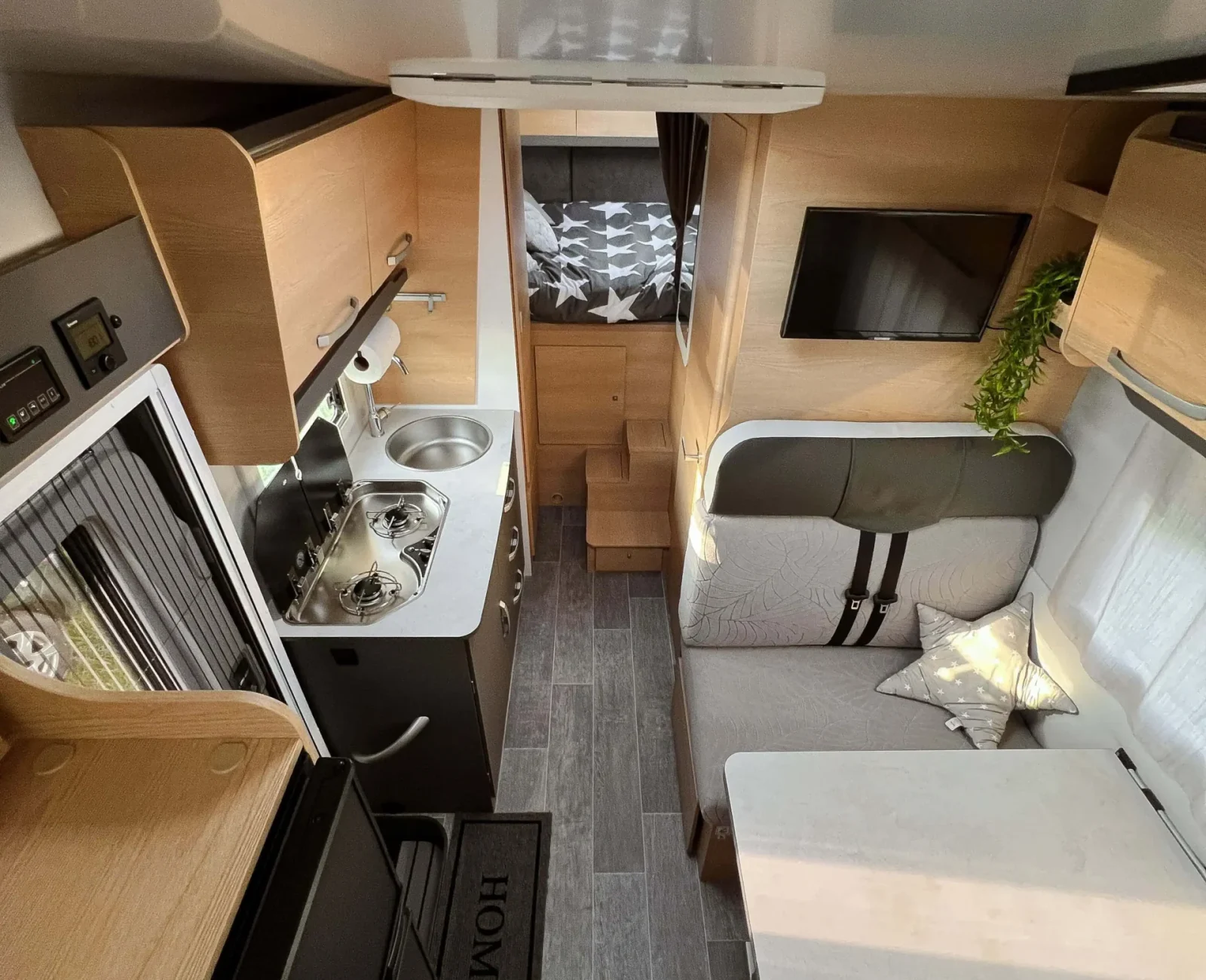 Interior arriba Alquiler de autocaravanas en cantabria Siena 440