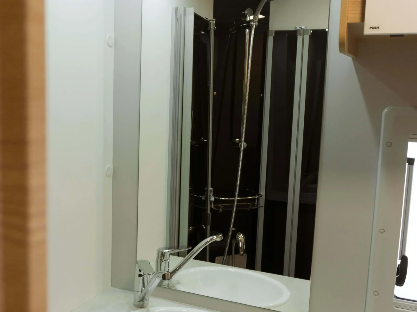 Ducha 2 Alquiler de autocaravanas en cantabria Siena 440