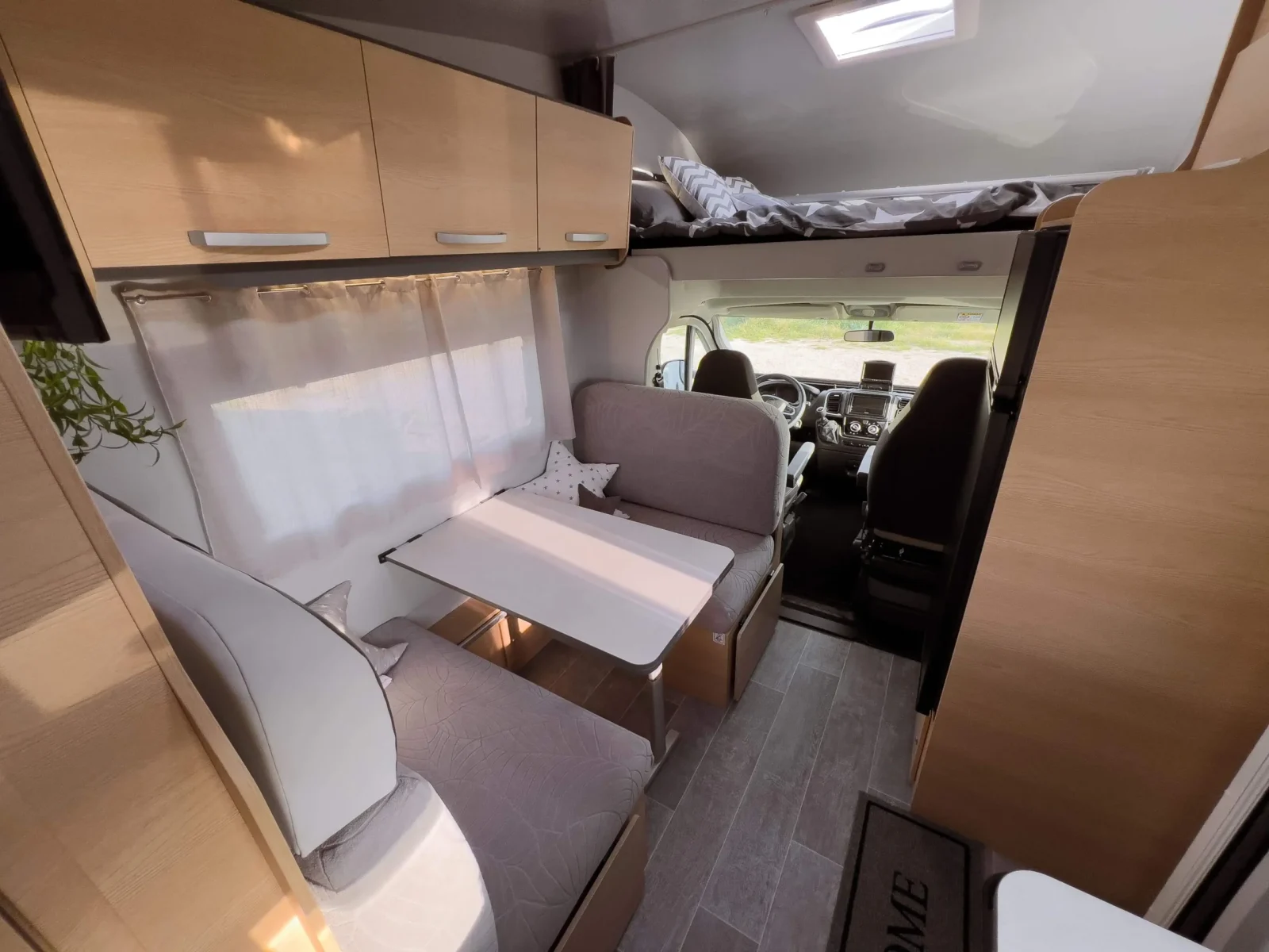 Interior Alquiler de autocaravanas en cantabria Siena 440 (5)
